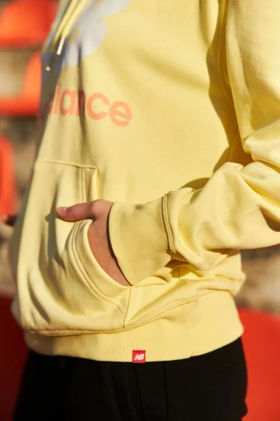 Толстовка жіноча New Balance Ess Stacked Logo Ovrzd жовта WT03547LHZ