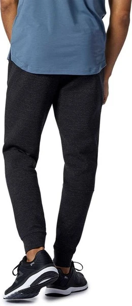 Спортивные штаны New Balance Fortitech Fleece черные MP11143BKH
