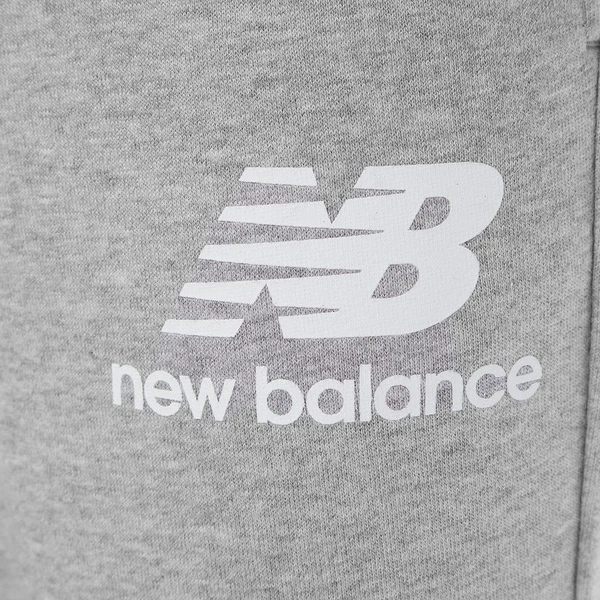 Штаны спортивные New Balance NB ESSENTIALS STACKED LOGO серые MP03558AG