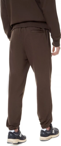 Спортивные штаны New Balance Essentials uni коричневые UP21500RHE