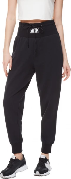 Спортивные женские штаны New Balance Athletics Amplified черные WP21503BK