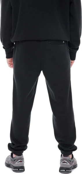 Спортивные штаны New Balance ESSENTIALS WINTER черные MP33518BK