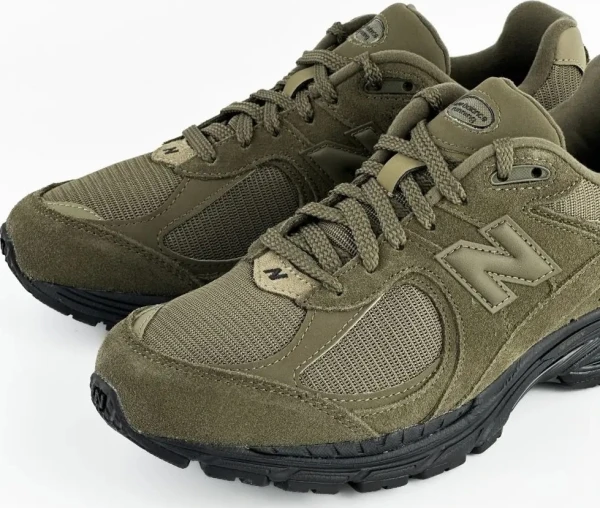 Кроссовки New Balance 2002R оливковые M2002RZC