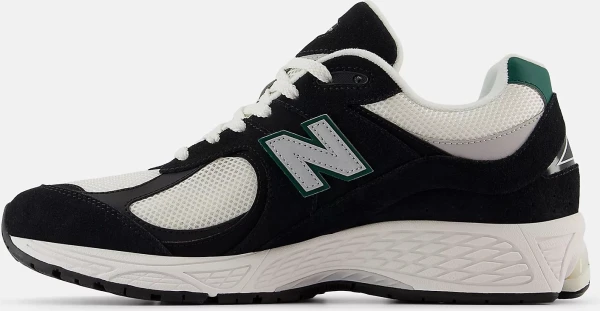 Кроссовки New Balance 2002R черно-белые M2002RRA