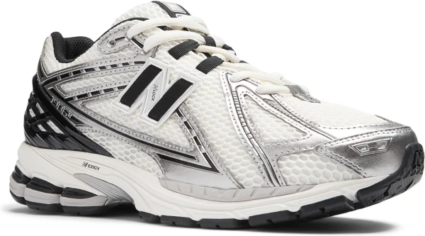 Кросівки New Balance 1906R біло-срібно-чорні M1906RER