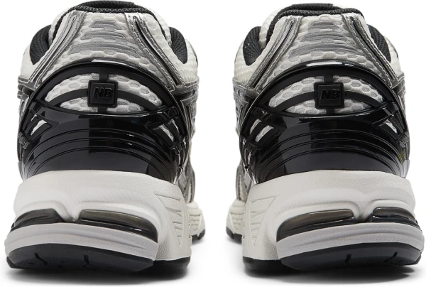 Кросівки New Balance 1906R біло-срібно-чорні M1906RER