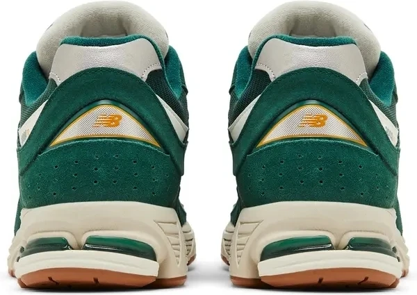Кроссовки New Balance 2002R зелено-белые M2002RAC