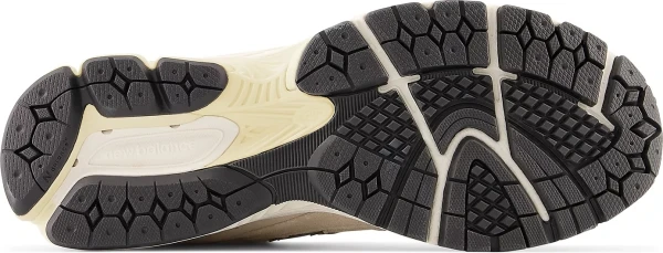 Кросівки New Balance 2002R бежеві M2002RCC