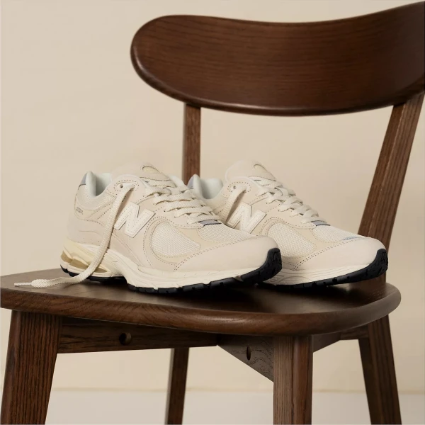 Кросівки New Balance 2002R бежеві M2002RCC