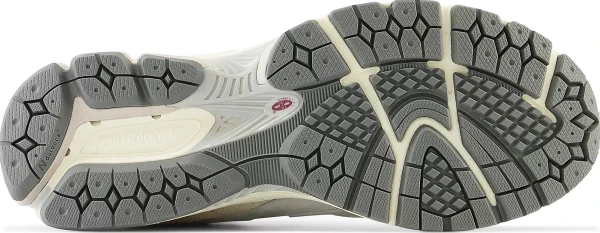 Кроссовки New Balance 2002R серые M2002RLN