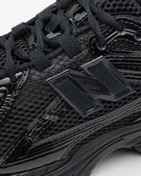 Кроссовки New Balance 1906R черные M1906RZO