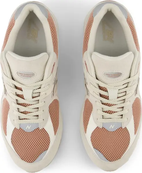 Кросівки New Balance 2002R бежево-персикові U2002RNB