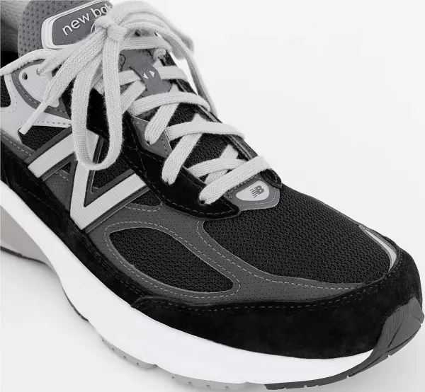 Кросівки New Balance 990 V6 чорно-сіро-білі M990BK6