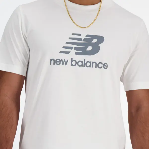 Футболка New Balance SPORT ESSENTIALS LOGO белая MT41502WT