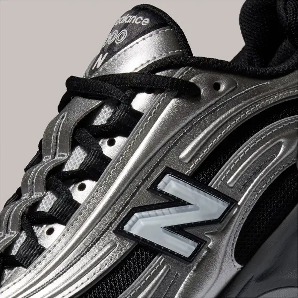 Кроссовки New Balance 1000 серебряно-черные M1000EGR