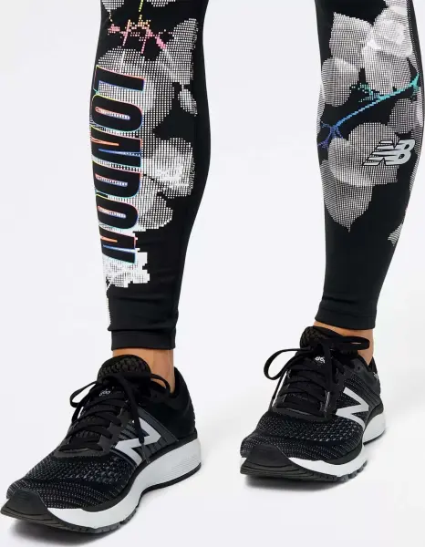 Лосины для бега женские New Balance LONDON EDITION IMPACT RUN черные WP31274D