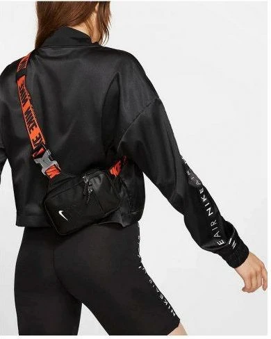 Сумка на пояс Nike Sportswear Essentials S Hip Pack черная BA5904-010