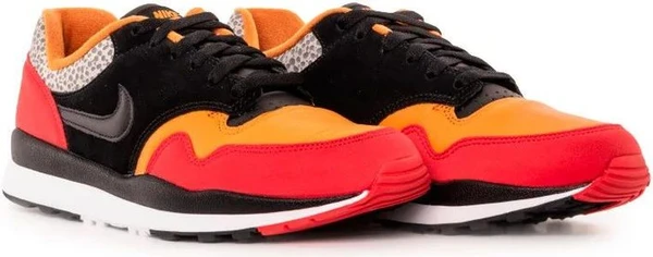 Кроссовки Nike AIR SAFARI SE SP19 черно-красные BQ8418-600