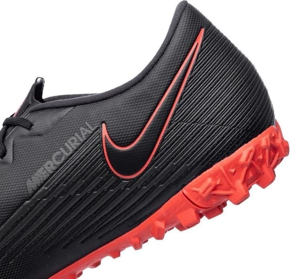 Сороконіжки (шиповки) Nike Mercurial Vapor 13 Academy червоні TF AT7996-060