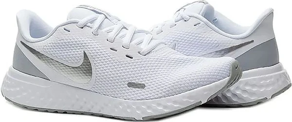 Кроссовки женские Nike Revolution белые BQ3207-100
