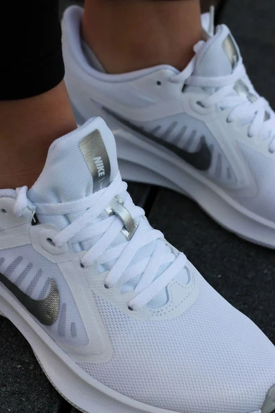 Кросівки Nike Downshifter 10 білі CI9984-100