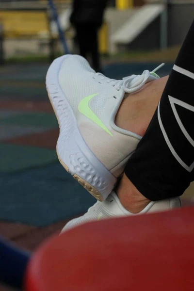 Кроссовки женские Nike Revolution 5 белые BQ3207-105