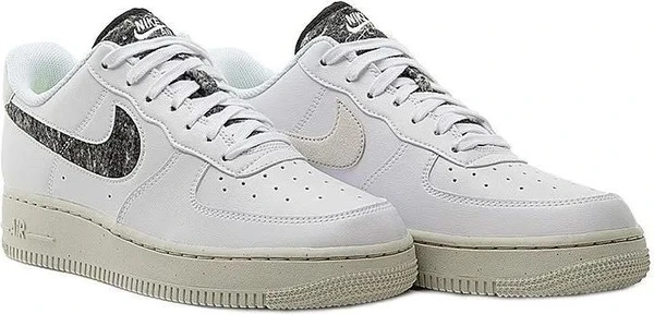 Кросівки жіночі Nike Air Force 1 '07 SE білі DA6682-100