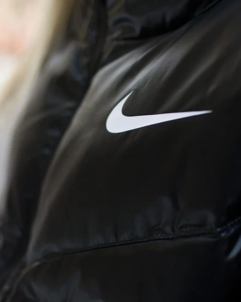 Куртка жіноча Nike NSW STMT DWN JKT чорно-сіра CU5813-010