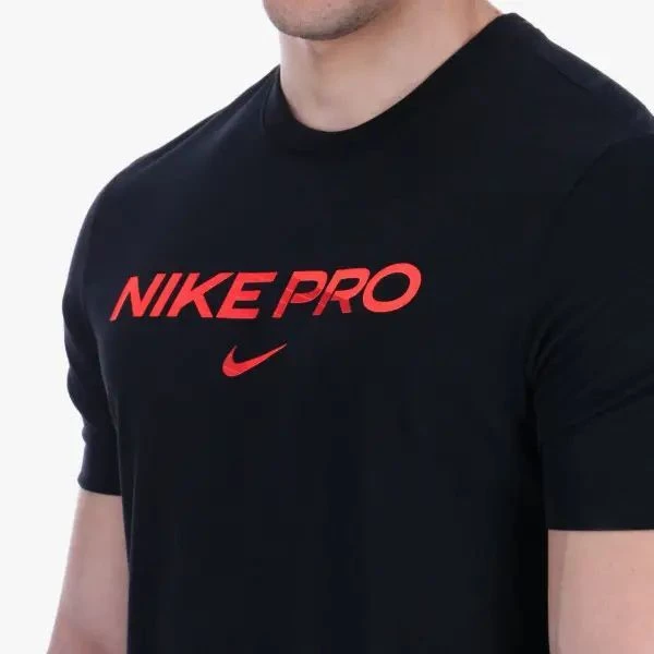 Футболка Nike DB TEE NIKE PRO FS черная DO2188-010