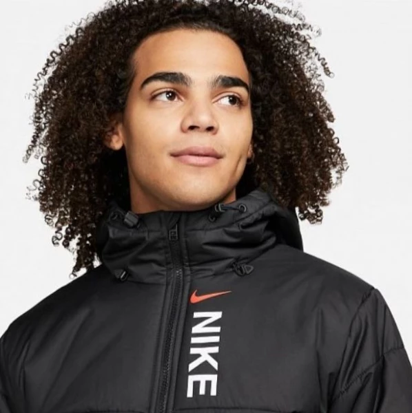 Куртка Nike M NSW HYBRID SYN FILL JKT черная DX2036-010