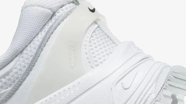 Кроссовки женские Nike W AIR MAX BLISS белые DH5128-101
