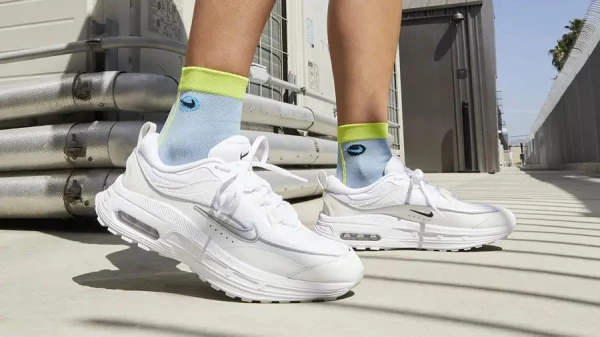 Кросівки жіночі Nike W AIR MAX BLISS білі DH5128-101