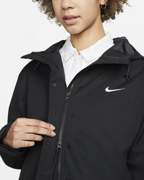 Куртка женская Nike W NSW ESSNTL SF WVN PRKA JKT черная DM6245-010