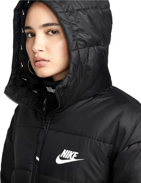 Куртка женская Nike W NSW SYN FILL PARKA HD NFS черная CV8670-010