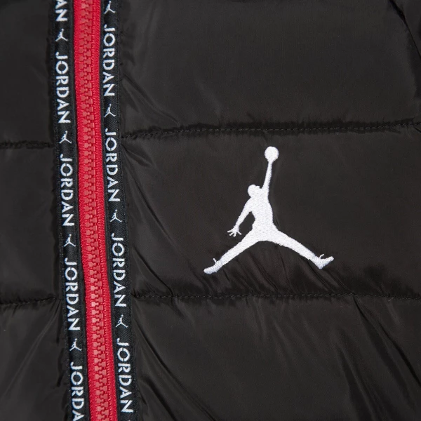 Куртка подростковая Nike JORDAN JDB DOWN JACKET черная 95B667-023