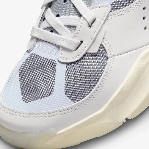 Кроссовки детские Nike JORDAN AIR 200E бело-серые DM9677-110