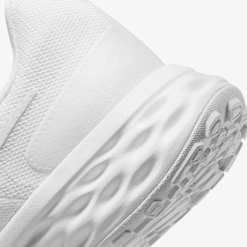 Кроссовки беговые Nike REVOLUTION 6 NN белые DC3728-102