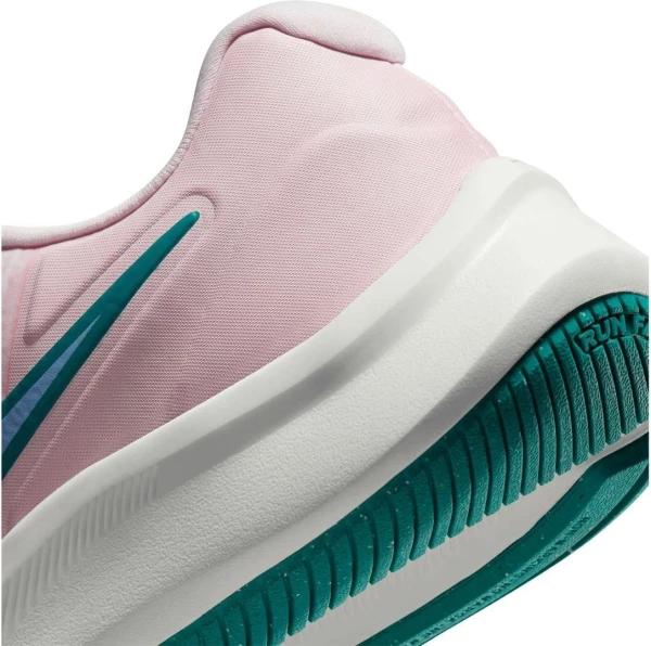 Кроссовки детские Nike STAR RUNNER 3 (GS) белые DA2776-102