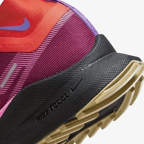 Кросівки бігові жіночі Nike W REACT PEGASUS TRAIL 4 GTX бордові FD0875-600