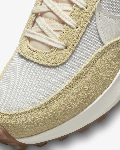 Кроссовки женские Nike WMNS WAFFLE DEBUT VNTG бежевые DX2931-001