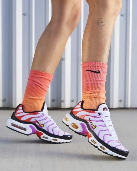 Кросівки жіночі Nike W AIR MAX PLUS білі DZ3671-100