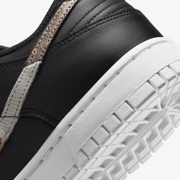 Кросівки жіночі Nike W NIKE DUNK LOW SE чорні DD7099-001