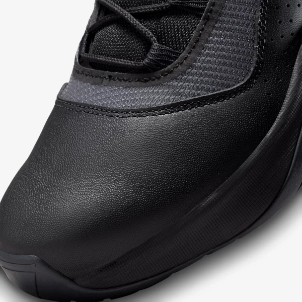 Кросівки баскетбольні Nike AIR JORDAN 11 CMFT LOW чорні CW0784-003