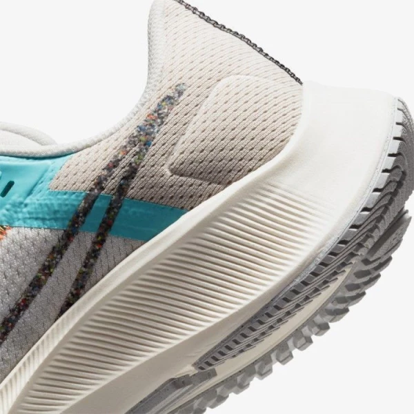 Кроссовки беговые женские Nike WMNS AIR ZOOM PEGASUS 38 MFS серые белые DC4566-100