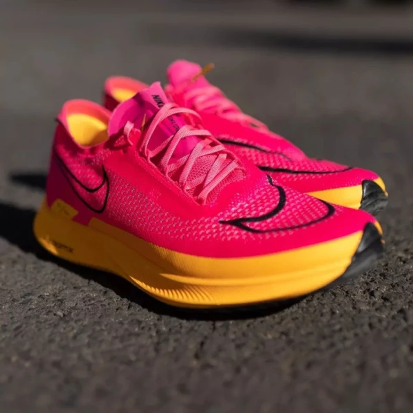 Кросівки бігові Nike ZOOMX STREAKFLY рожеві DJ6566-600