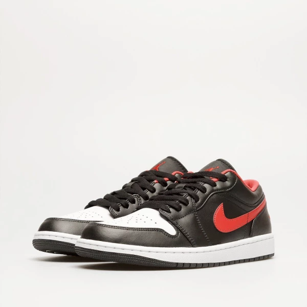 Кроссовки Nike AIR JORDAN 1 LOW черно-бело-красные 553558-063