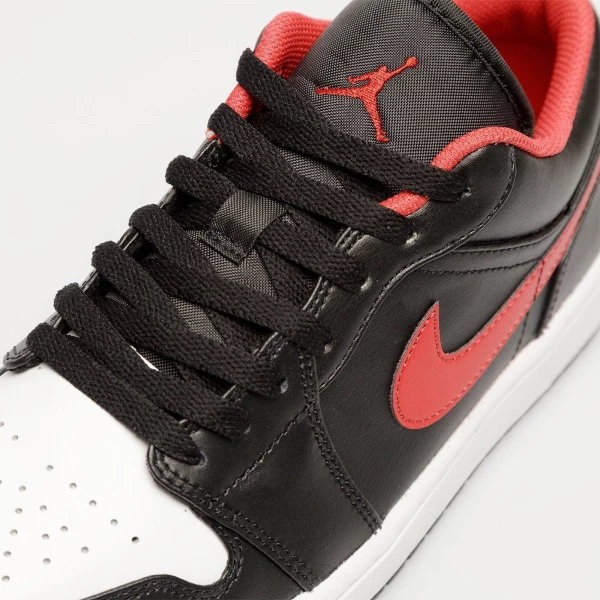 Кроссовки Nike AIR JORDAN 1 LOW черно-бело-красные 553558-063