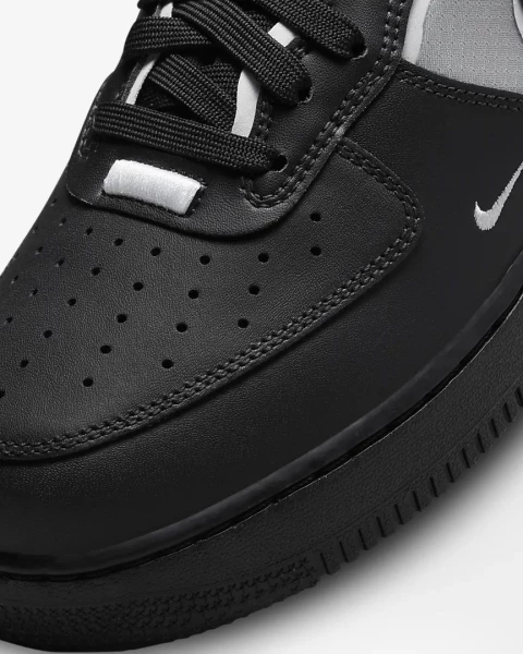 Кросівки Nike AIR FORCE 1 REACT чорні DM0573-002