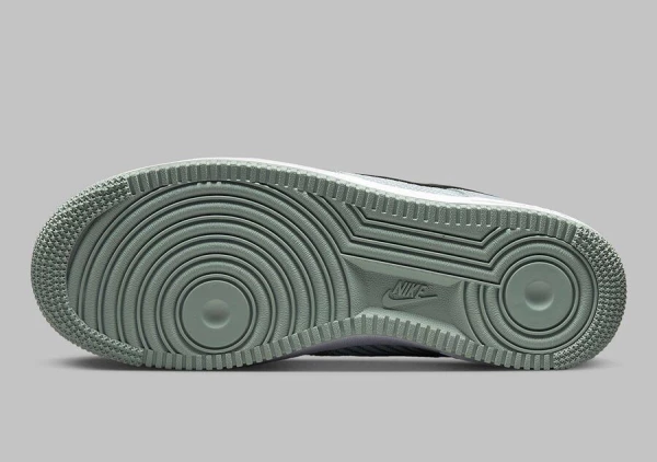 Кроссовки Nike AIR FORCE 1 07 серые FD0666-002