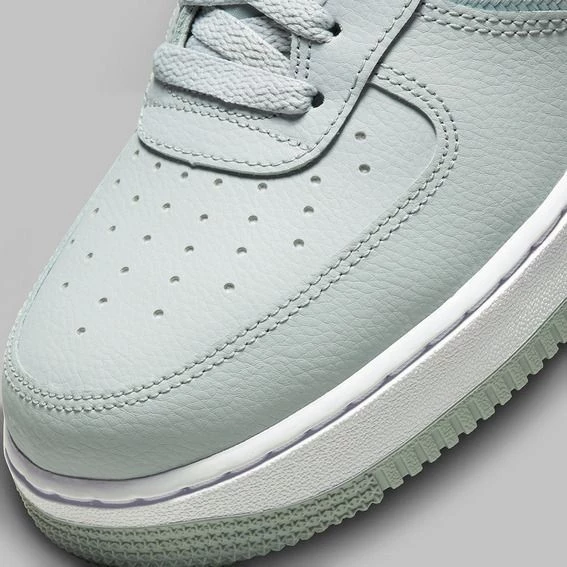 Кроссовки Nike AIR FORCE 1 07 серые FD0666-002